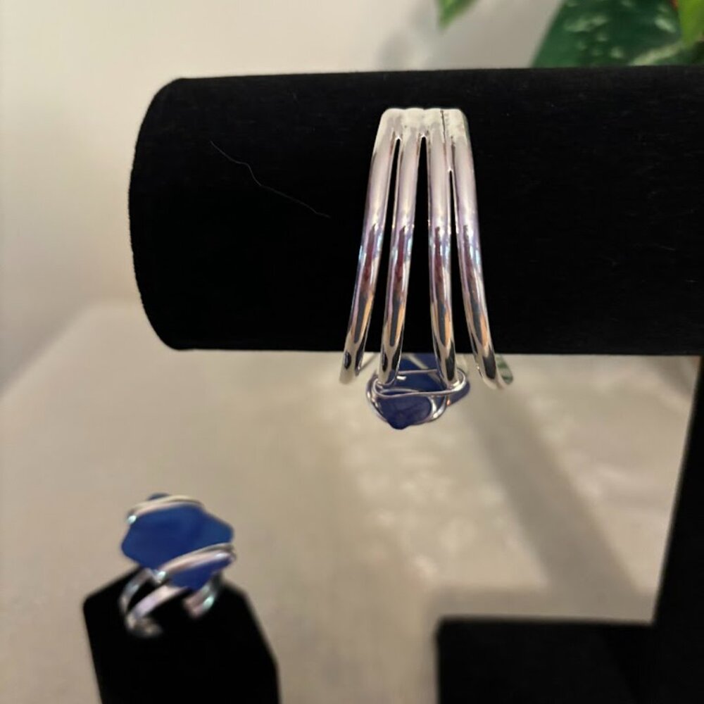 Beautiful Blue Color Cuff Bracelet and Ring (size 10) in Silver Tone - Picture 12 of 14